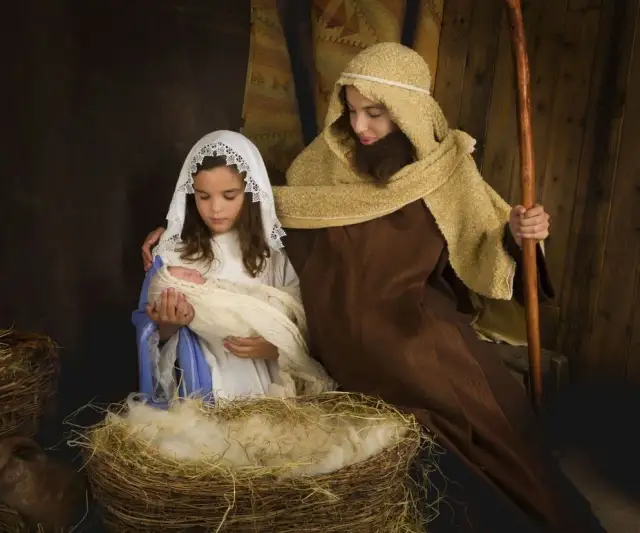 Strój Maryi na jasełka: Zrób to łatwo i szybko! Poradnik DIY