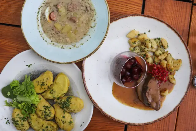 Najlepsze jedzenie w Kartuzach: Gdzie zjeść? Przewodnik Krystiana