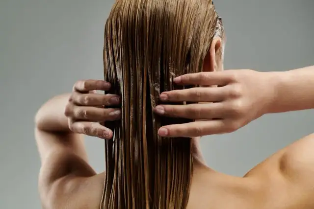 Jak zmienić fryzurę w domu bez wizyty u fryzjera i zyskać nowy look