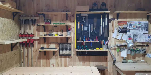 Jak urządzić warsztat stolarski: praktyczne porady i niezbędne narzędzia