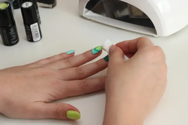 Manicure w domu: Hybryda, żel, klasyka. Zrób paznokcie jak pro!