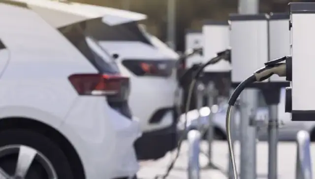 Ile kilometrów przejedzie samochód elektryczny? Zaskakujące fakty i porady