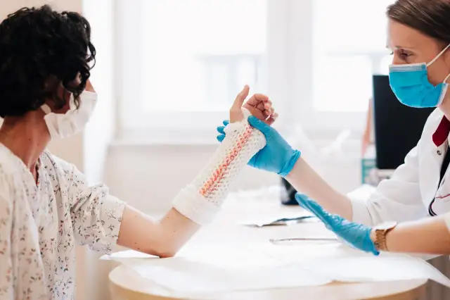 Czy gips jest szkodliwy? Odkryj ryzyka i bezpieczne alternatywy