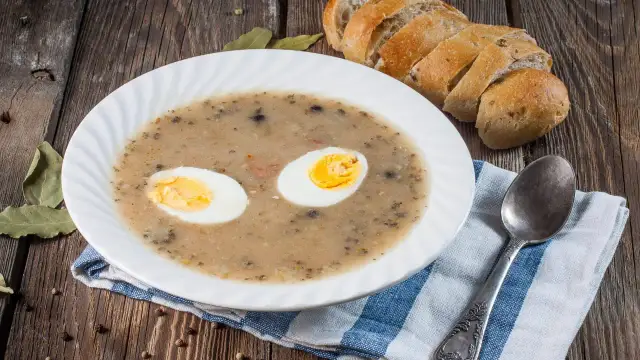 Żurek czy barszcz biały? Kluczowe różnice w składnikach