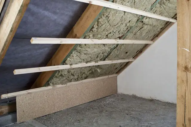 Ocieplenie stropu poddasza: Krok po kroku, koszty, dofinansowanie