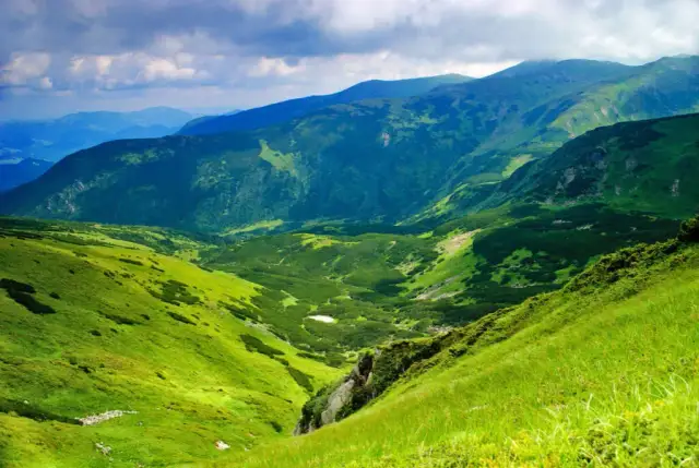 Polskie góry gdzie jechać latem: unikaj tłumów i ciesz się naturą