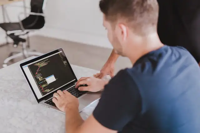 Jak wstawić zdjęcie na tło w HTML - proste kroki i przykłady