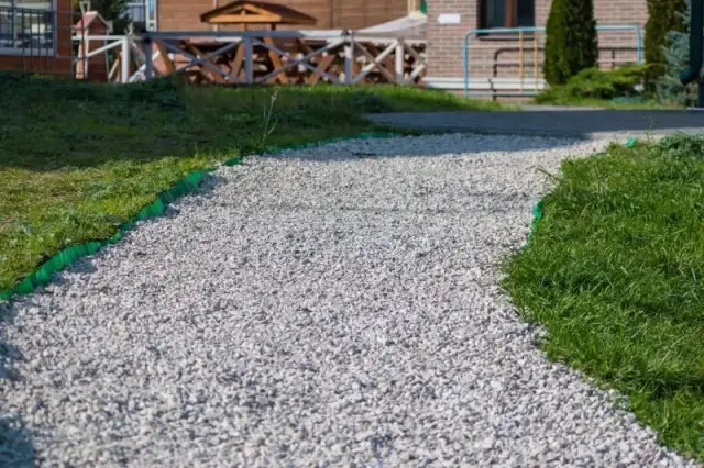 Czym utwardzić podjazd: najlepsze materiały i ich wady