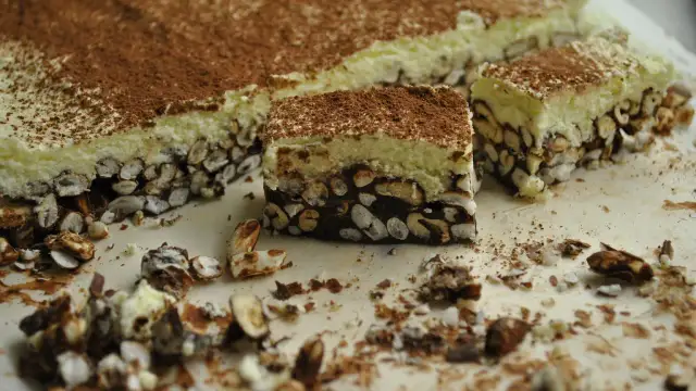 Jak przygotować ciasto z preparowanym ryżem i masą krówkową?