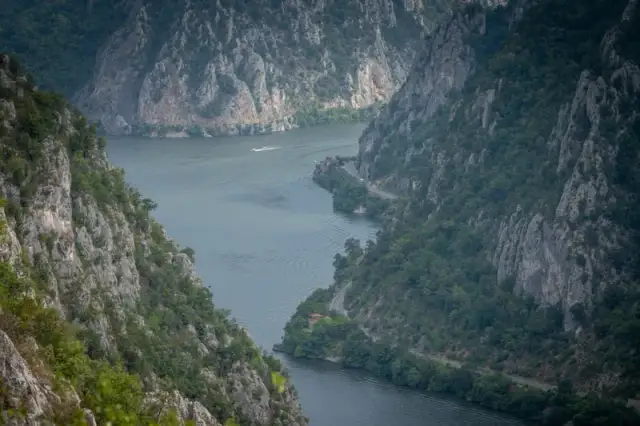 Rumunia: Co zwiedzić? Przewodnik po zamkach, drogach i naturze