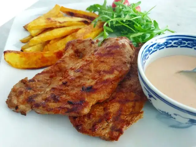 Jak smażyć karkówkę na patelni, aby była soczysta i aromatyczna