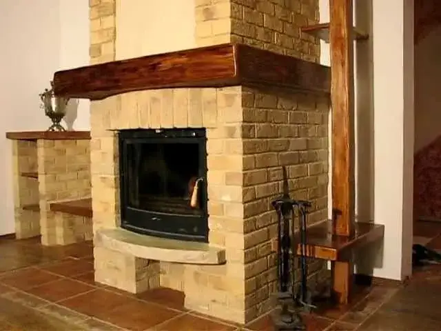 Jak zbudować kominek z cegły - krok po kroku, by uniknąć błędów