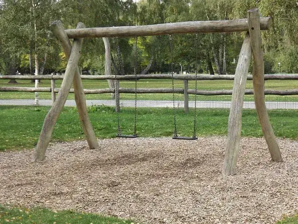 Jak zrobić bezpieczną huśtawkę ogrodową dla dzieci? Poradnik DIY