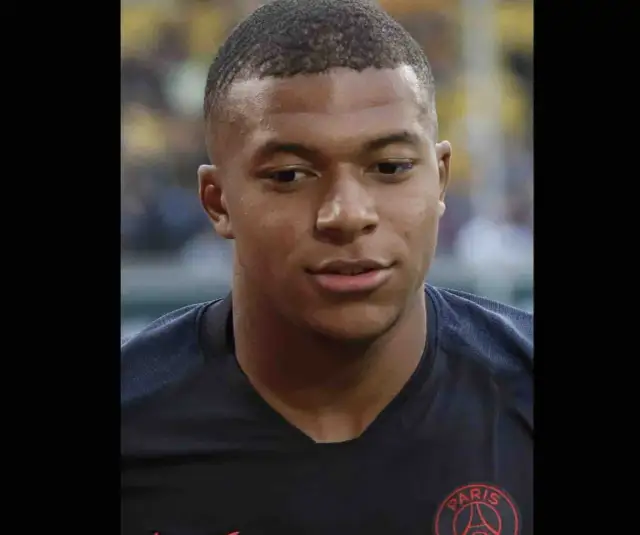 Ile zarabia Mbappe dziennie? Zaskakujące kwoty i porównania z innymi