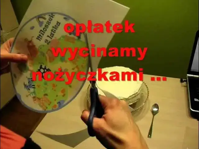 Jak przykleić opłatek na tort? Gładko i bez marszczenia!