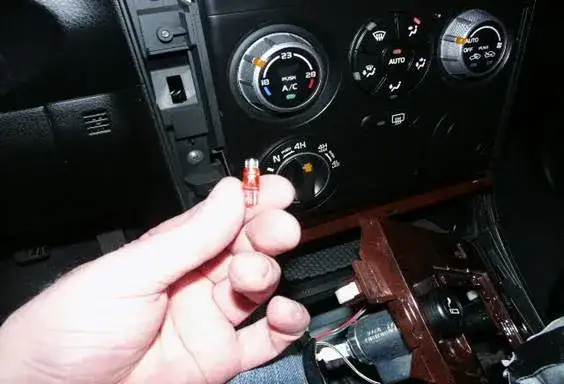 Gdzie są bezpieczniki w Suzuki Grand Vitara? Oto wszystko, co musisz wiedzieć