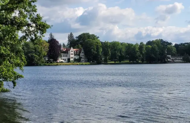 Jezioro Długie Zachodniopomorskie - idealne miejsce na relaks i przygodę