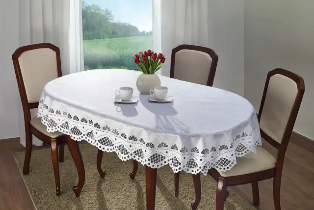 Ile obrus powinien zwisać ze stołu, aby uniknąć nieestetycznego wyglądu?