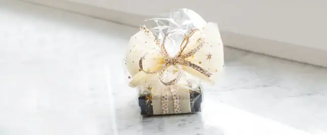 Jak zapakować bransoletkę na prezent: kreatywne i praktyczne pomysły