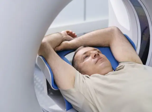 Czy lekarz rehabilitacji może wystawić skierowanie na rezonans? Sprawdź!