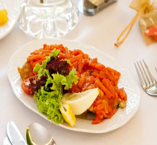 Jak zrobić ryby po grecku – prosty przepis, który zachwyci smakoszy