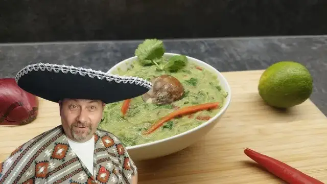 Co to jest guacamole? Odkryj sekrety pysznego sosu meksykańskiego