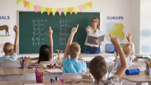 Nauczanie stacjonarne: Czy to wciąż najlepsza forma edukacji?