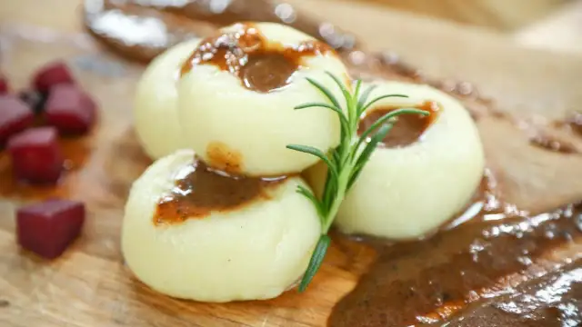 Jak się robi kluski śląskie - prosta receptura na idealne danie