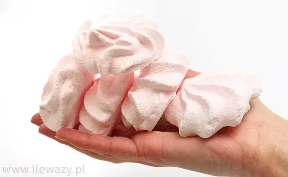 Ile kalorii ma beza? Zaskakujące różnice w kaloryczności bezy