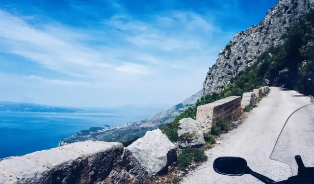 Chorwacja motocyklem: Jadranka, trasy, porady. Gotowy na start?