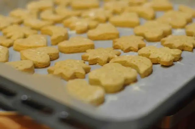 Dlaczego ciastka kruche kurczą się? Przyczyny i rozwiązania!