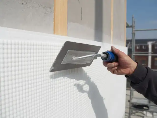 Jaki grunt pod klej do styropianu? Wybierz mądrze i trwale!