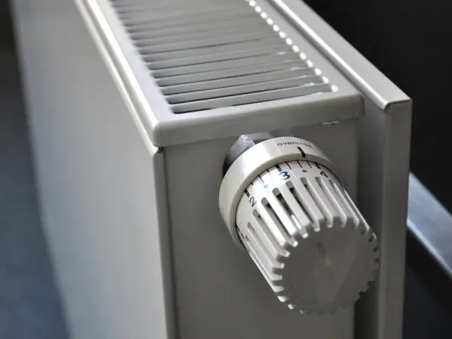 Jak skutecznie ogrzewać mieszkanie w bloku, aby zaoszczędzić na kosztach