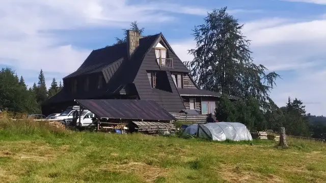 Bacówka na Obidzy: Dojazd autem, noclegi, szlaki. Planuj wyprawę!