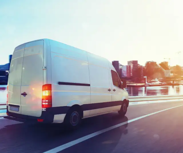 Ile bierze bus za kilometr? Odkryj ukryte koszty transportu w Polsce