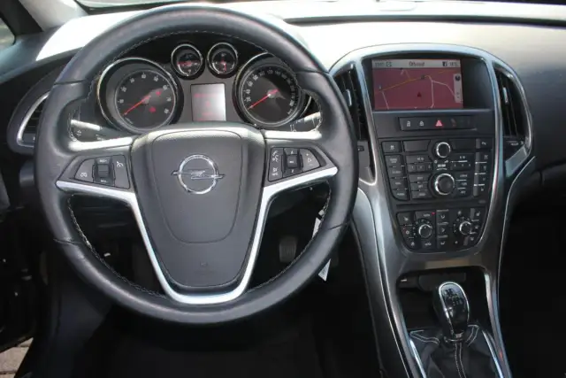 Astra J Bluetooth: Połącz telefon i słuchaj muzyki? Rozwiąż problemy!