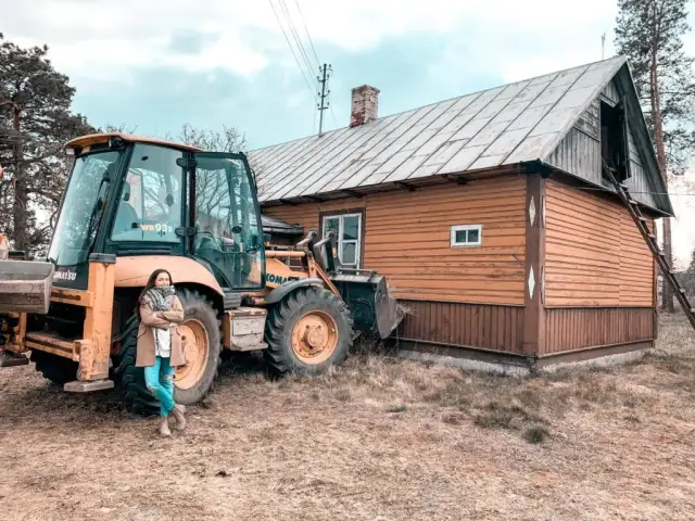 Jak odnowić stary drewniany dom z zewnątrz i uniknąć kosztownych błędów
