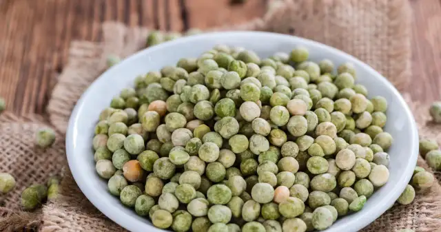 Czy groszek konserwowy jest dietetyczny? Odkryj jego ukryte zalety