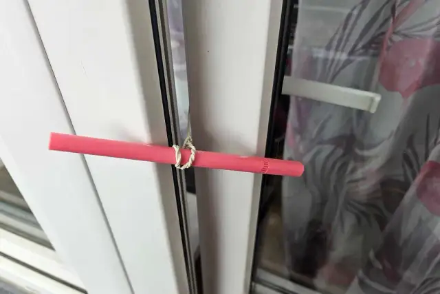 Jak zamknąć okno od zewnątrz? Proste metody na trudne sytuacje