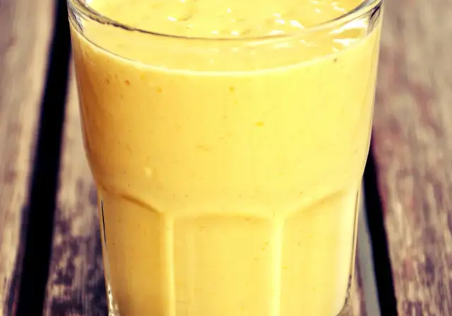 Koktajl z kurkumą: pyszne przepisy na zdrowe napoje pełne energii