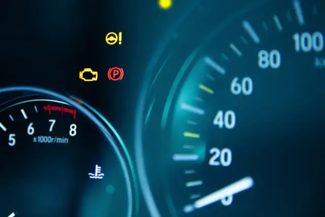 Co oznacza żółta kontrolka silnika i jak uniknąć kosztownych napraw