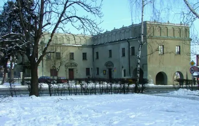 Zamek Opocno: Historia i zwiedzanie zamku w miejscowości Opocno