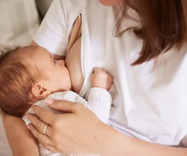 Karmienie piersią krok po kroku: Przystaw dziecko bez bólu!
