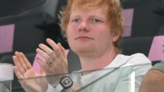 Z jakiego kraju pochodzi Ed Sheeran? Odkryj jego brytyjskie korzenie