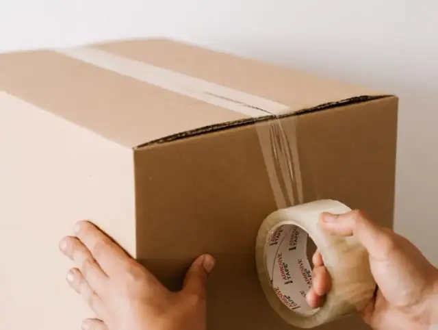 Jak zapakować paczkę poczta, aby uniknąć uszkodzeń i kosztów?