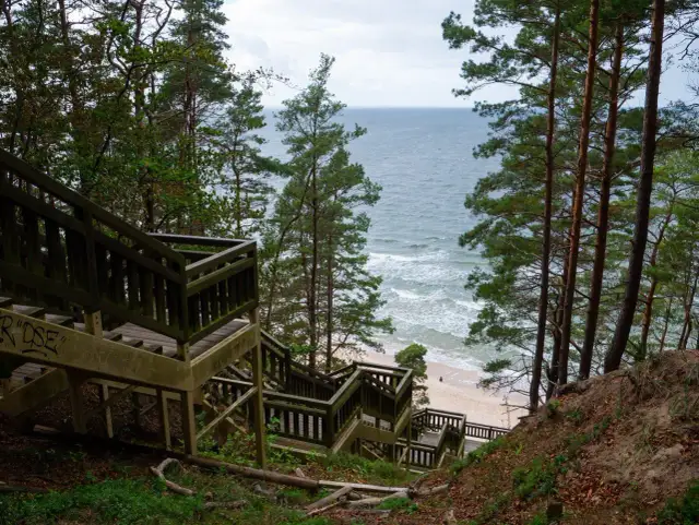 Kołobrzeg czy Międzyzdroje – które miejsce naprawdę warto wybrać?