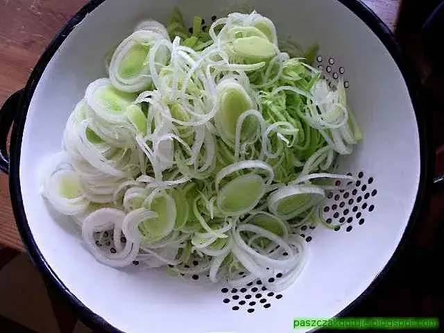 Por do sałatki: Sparzyć czy nie? Odkryj sekret delikatności