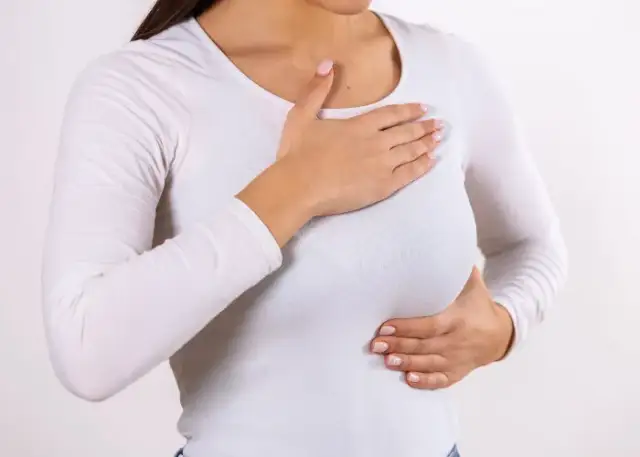 Zapalenie piersi: objawy, leczenie. Kiedy to nie tylko „przeziębienie”?