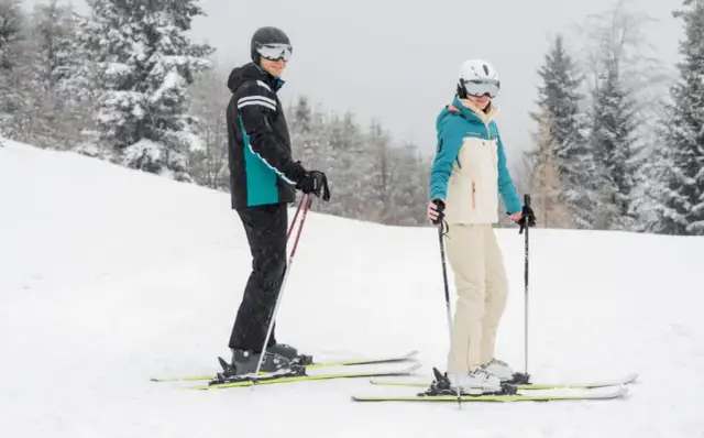 Kurtka narciarska na co dzień – styl i komfort w każdej sytuacji