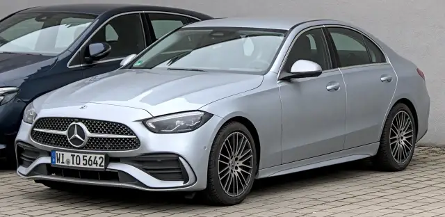 Mercedes-Benz Klasa C: W206 "Mała S-ka"? Wady W205, AMG, koszty.